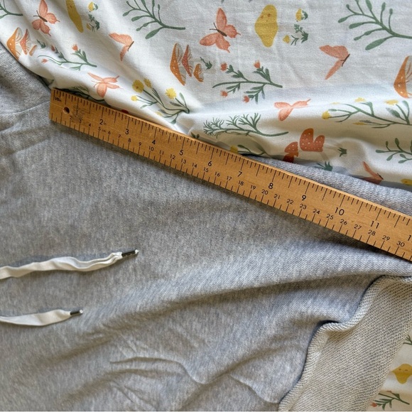 Aerie cropped grey hoodie raw hem arm logo size small oversized - Picture 8 of 9